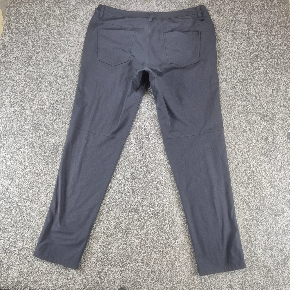 lululemon athletica *note small
